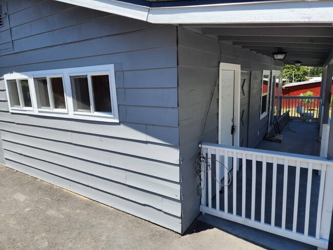 Building Photo - 7001 Rogue River Hwy