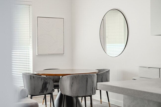 Building Photo - Modern Townhome with Dual Primary Suites & 2-Car Garage | Knox-Henderson / Lower Greenville