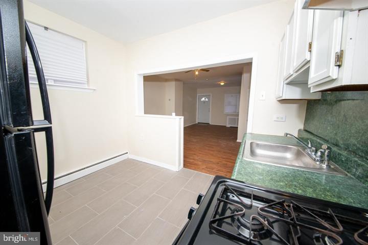 Building Photo - 2061 Wilmot St