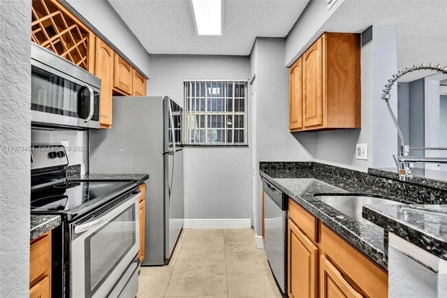 Building Photo - 2810 N Oakland Forest Dr