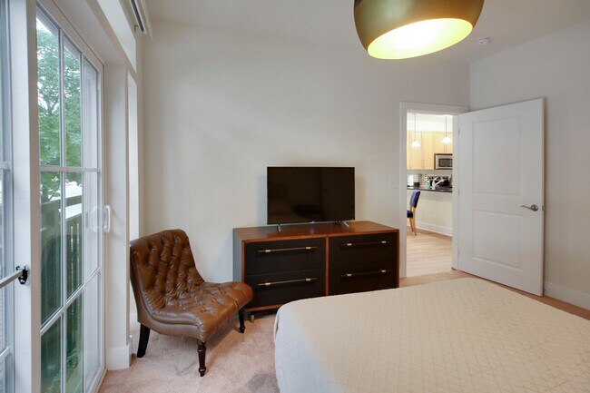 Building Photo - 238 S West St