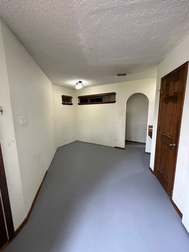 Building Photo - A Large 2 Bed with Sauna and walk in Jacuzzi! Large Rec Room!