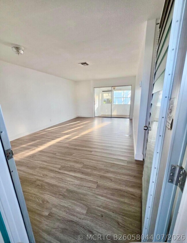 Building Photo - 2965 Ashley Dr W