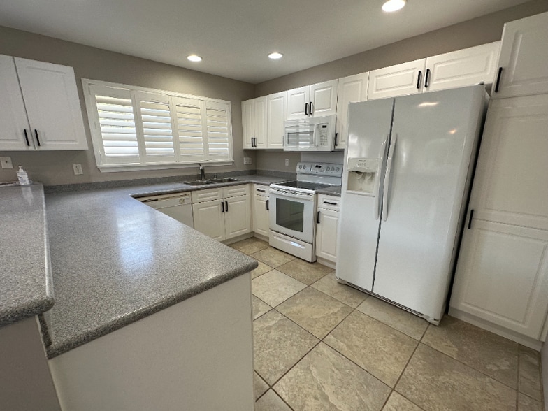 Building Photo - 40 Hooheno St