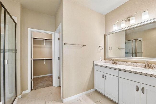 Building Photo - 501 S Meadowlark St