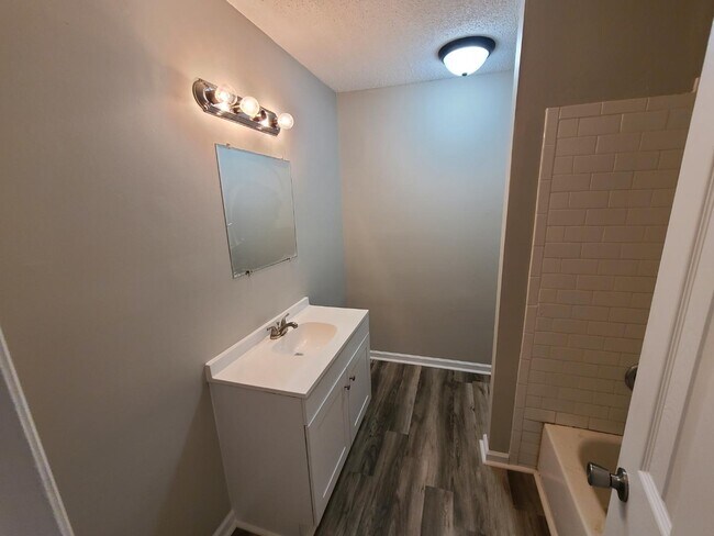 Building Photo - 134 Calvin Ct