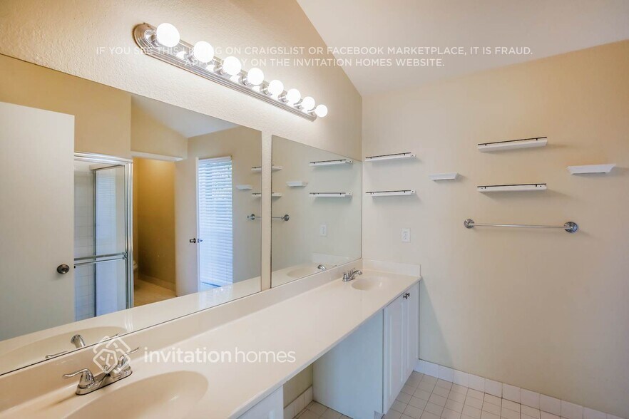 Building Photo - 9310 Chelsea Dr