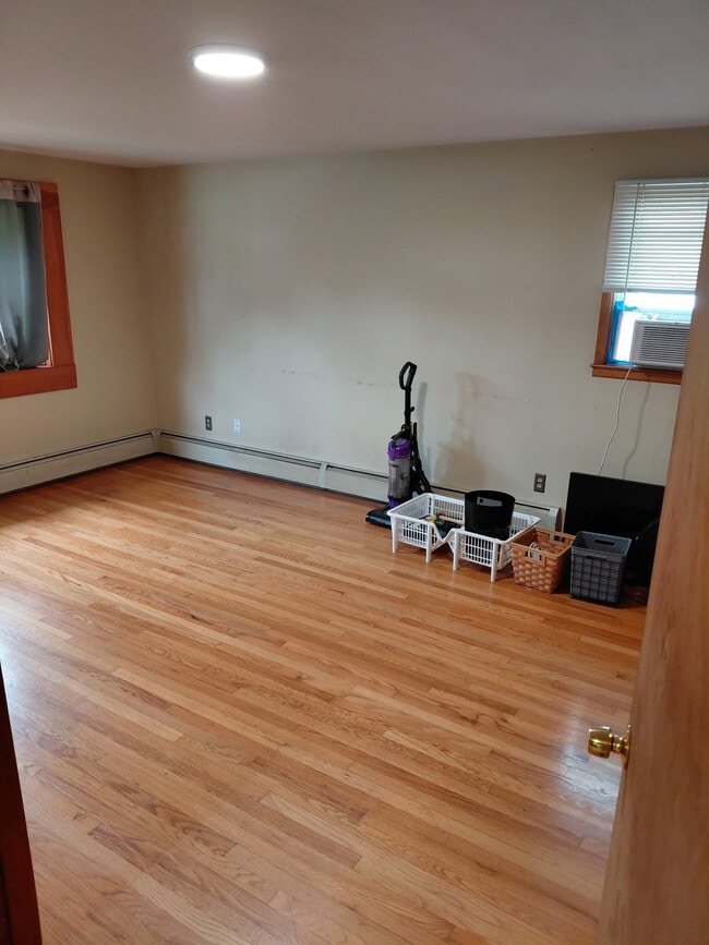 Building Photo - 955 Thorme St