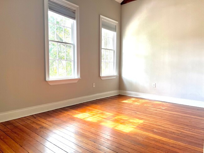 Building Photo - 406 E 31st St