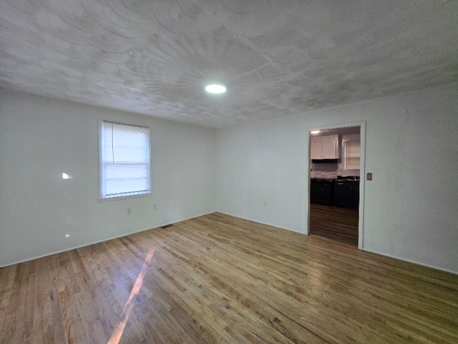 Building Photo - 245 Crawford Cir