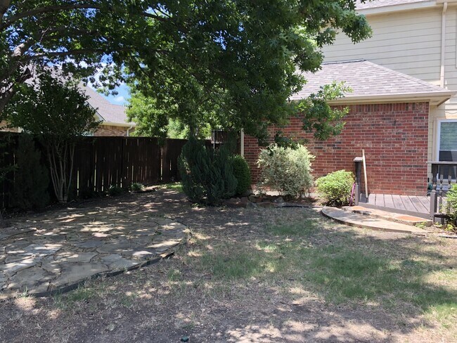 Building Photo - 5 Bedrooms in Richardson!