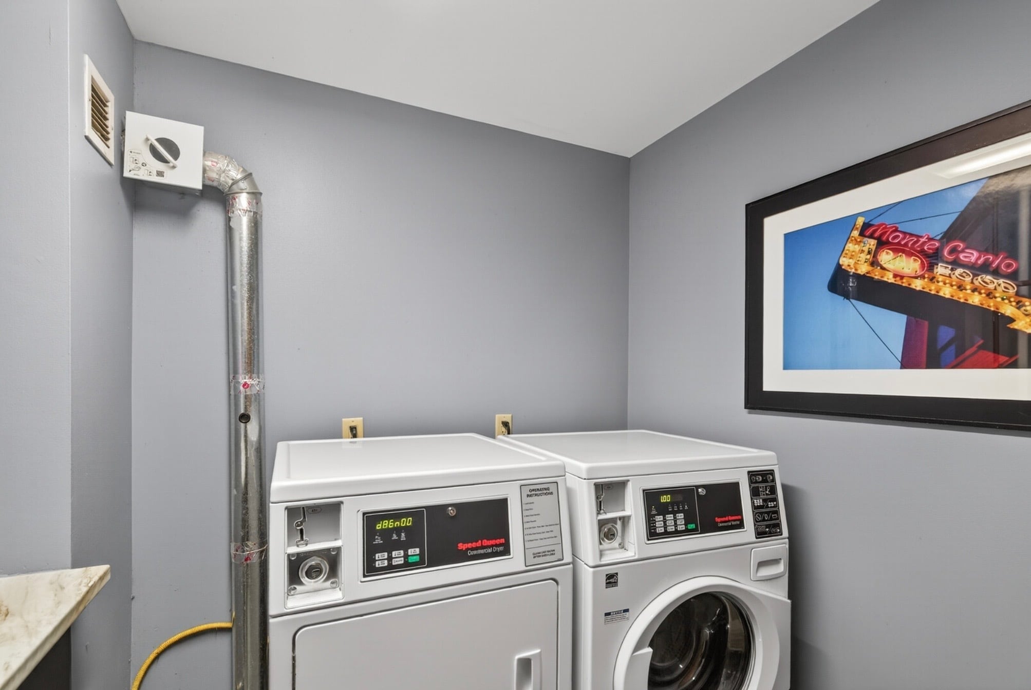 Building Photo - 400 N 1st St