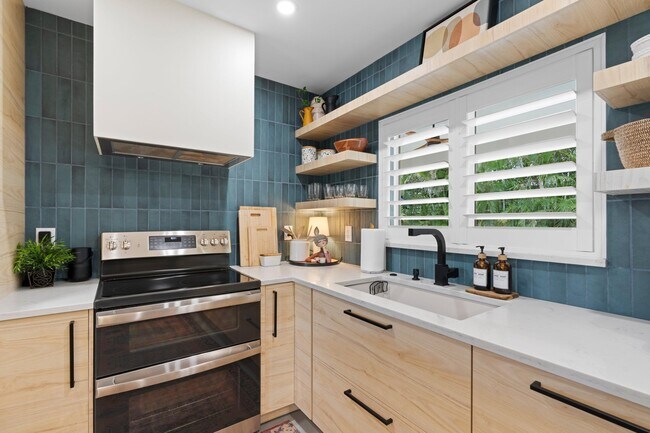 Building Photo - 450 NE 5th Cir