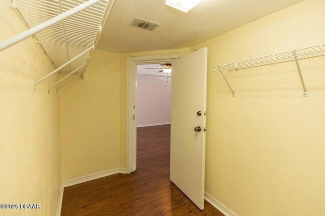 Building Photo - 12 Peruvian Ln
