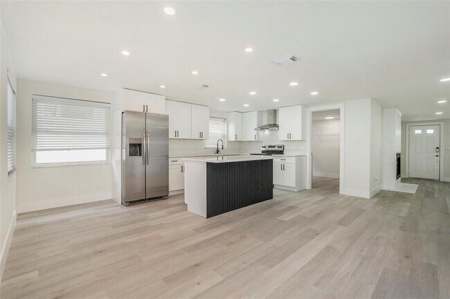 Building Photo - 15606 Allmand Dr