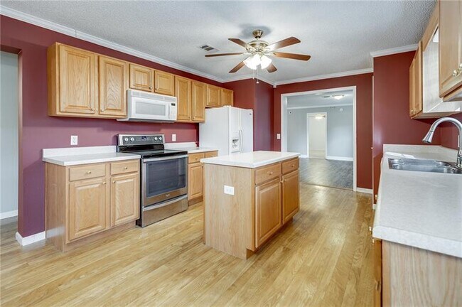 Building Photo - 6057 Gaines Ferry Rd