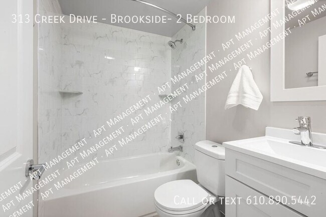 Building Photo - 313 Creek Dr