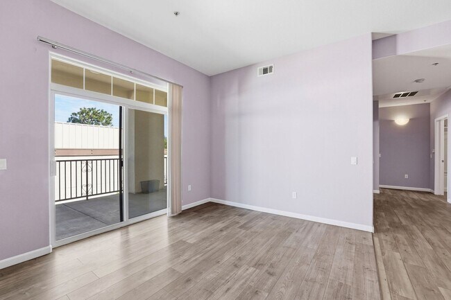 Building Photo - Availabe Now!