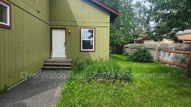 Building Photo - 1028 E 8th Ave