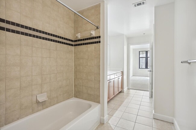 Building Photo - Luxurious 1 Bedroom/1 Bath- NW DC