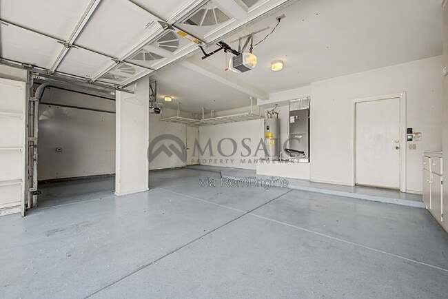 Building Photo - 1819 E Cascade Dr