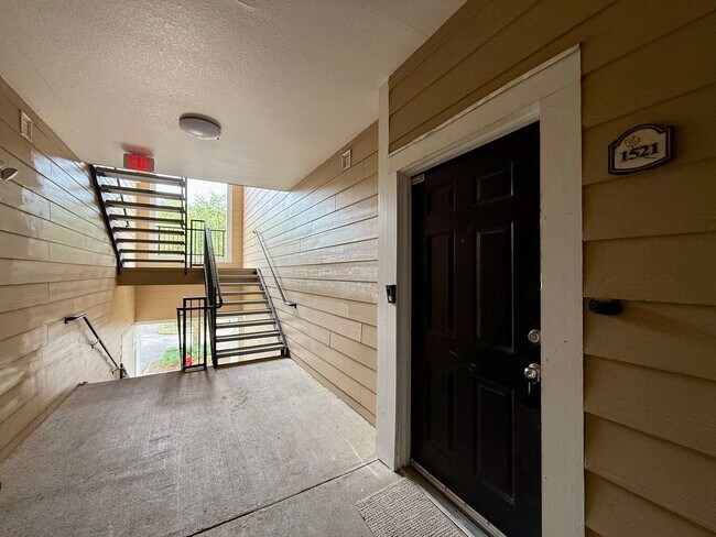 Building Photo - Bright and updated 3-bedroom, 2-bath condo