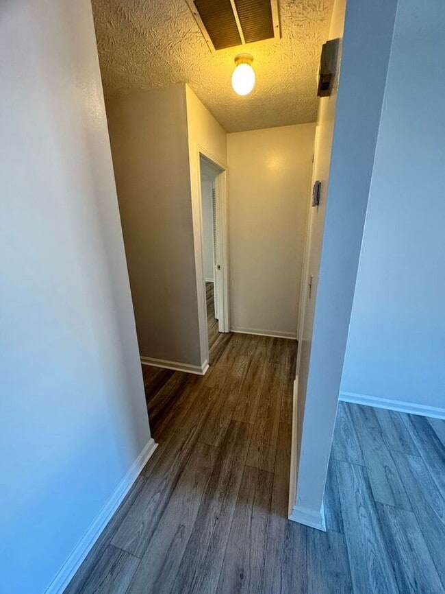 Building Photo - READY NOW!!! Beautiful brick front 2 bedroom 1 bath ranch duplex!
