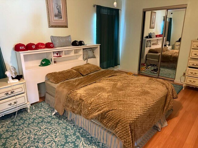 Building Photo - 717 Royal Palm Ave