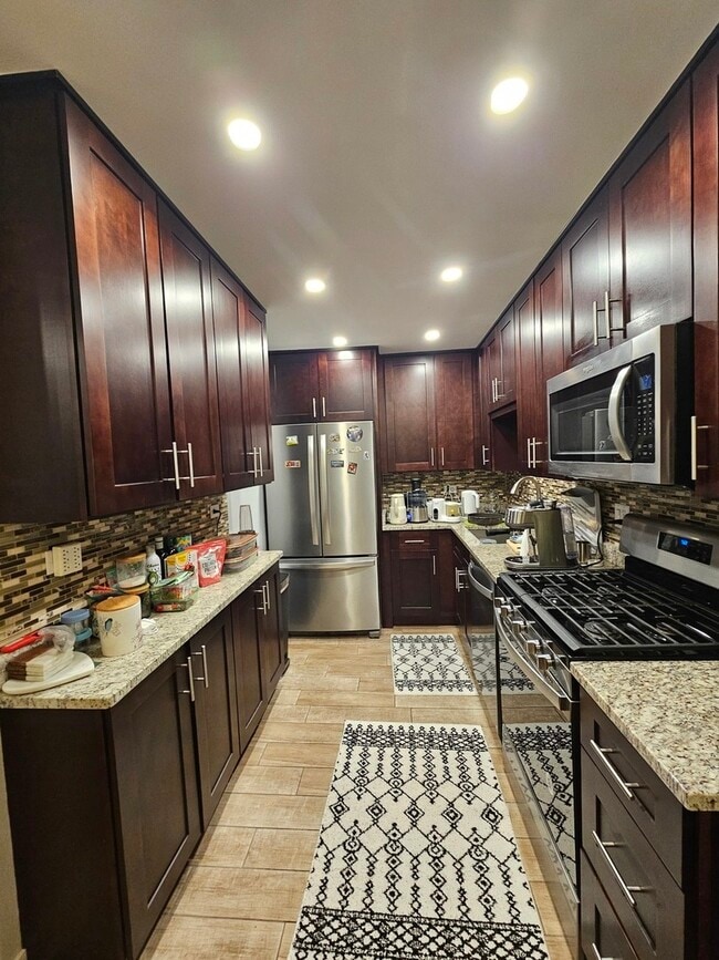 Building Photo - 5358 N Cumberland Ave