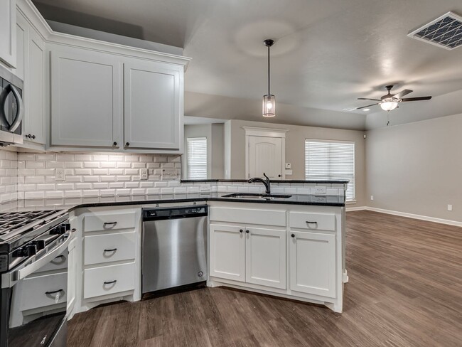 Building Photo - 5800 Campbell Creek Dr