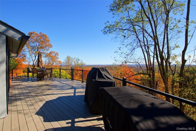 Building Photo - 26 Summit Cir Dr