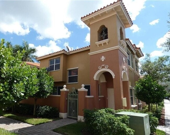 Building Photo - 3 br, 2.5 bath Townhome - 10671 SW 7th St ...