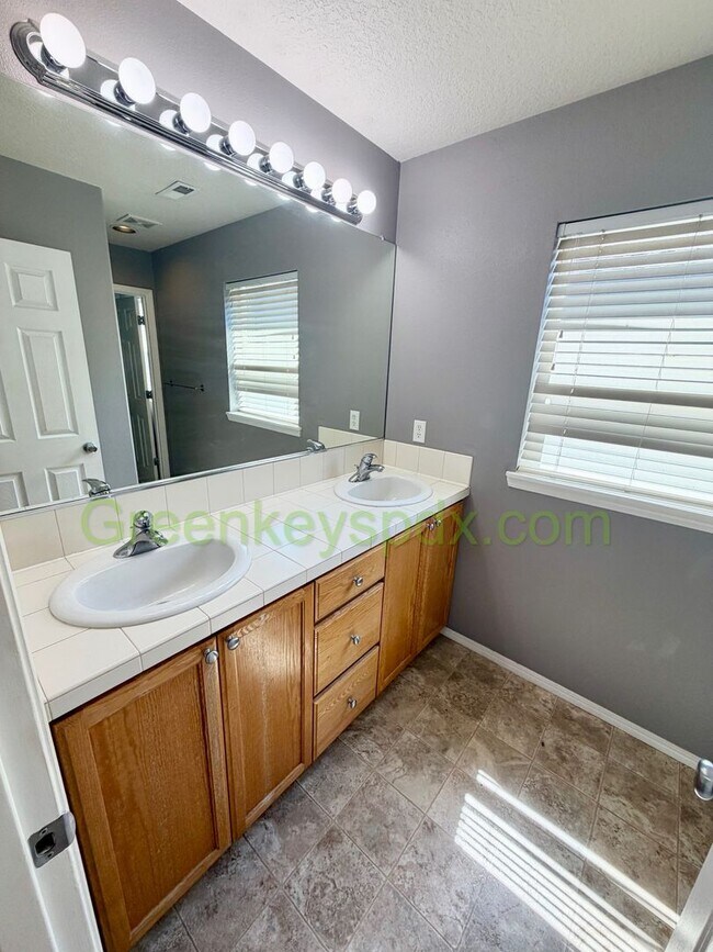 Building Photo - Awesome 3-bedroom 2.5-bathroom house in Arbor Roses Neighborhood in Hillsboro