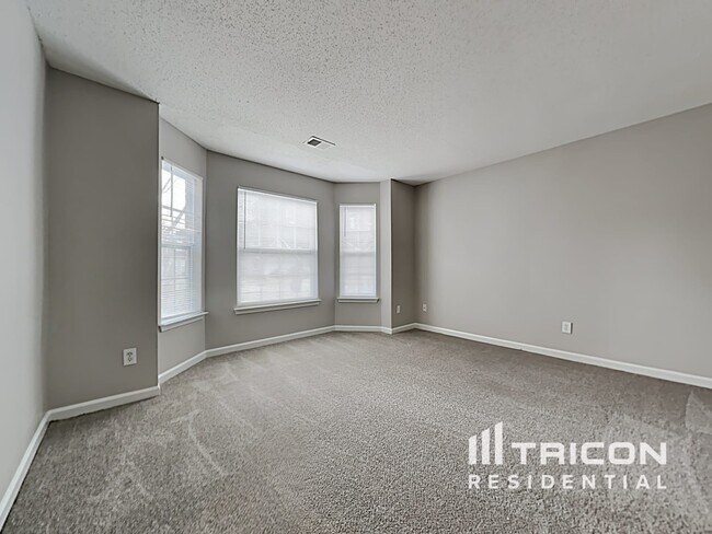 Building Photo - 724 Walton Dr