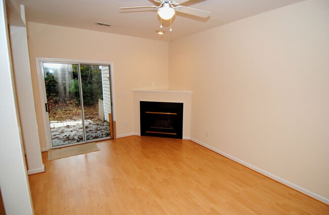 Building Photo - HEATHFIELD HALL- 3BD/2BA Townhome