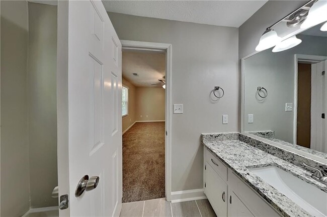 Building Photo - 2200 Hamstead Ct
