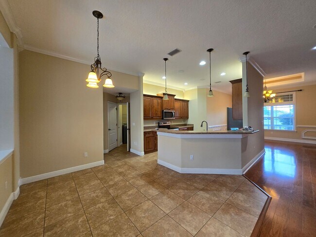 Building Photo - Gorgeous 4-Bedroom Home with Office, Pool,...
