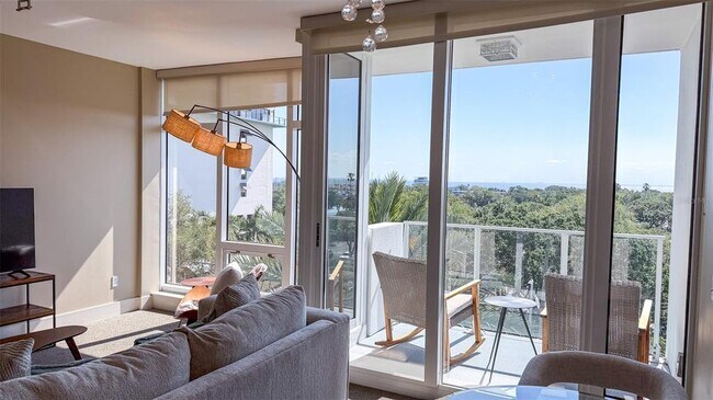 Building Photo - 175 1st St S