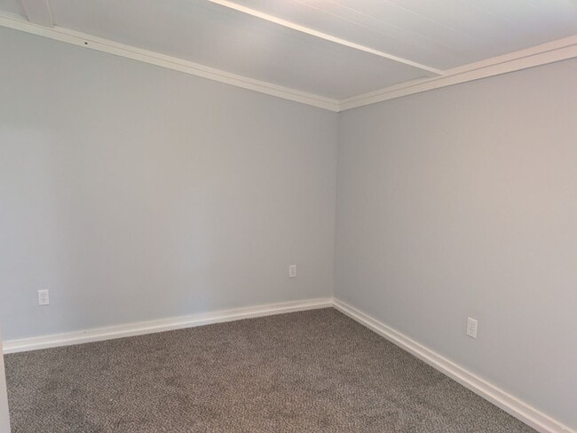 Building Photo - Move in Ready 4 Bed 2 Bath House