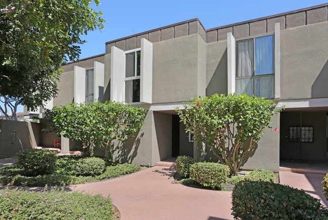 Building Photo - 3054 Rue D’Orleans