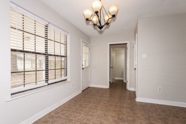 Building Photo - 7333 Eastover Blvd