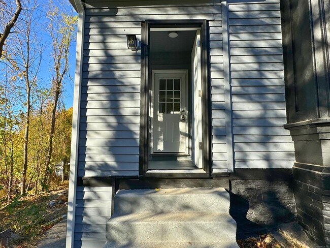 Building Photo - Single Family House