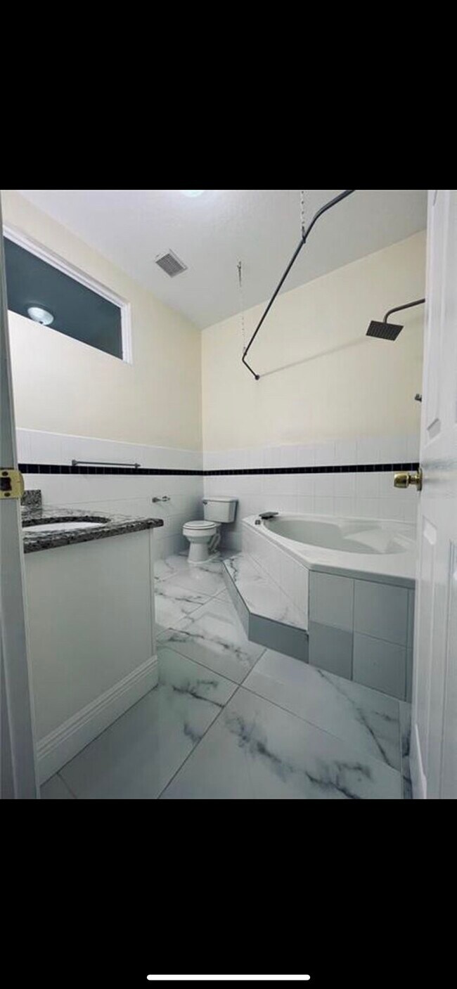 Building Photo - 1005 Universal Rest Pl