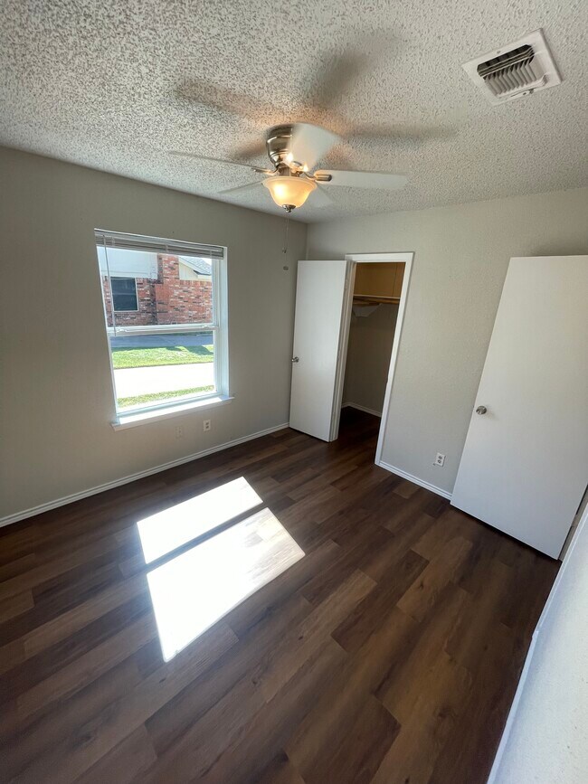 Building Photo - 7036 Crosstimbers Ln