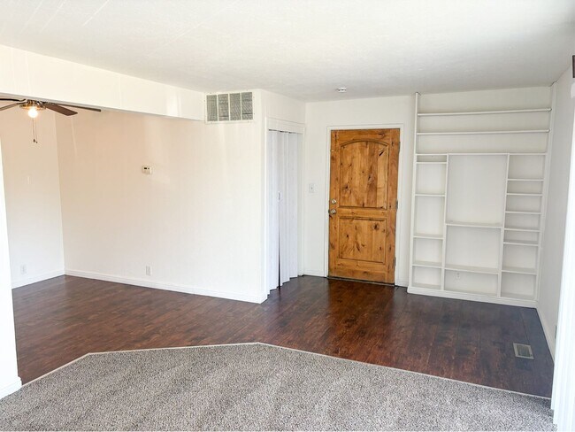 Building Photo - 4426 S Rosehaven Ct