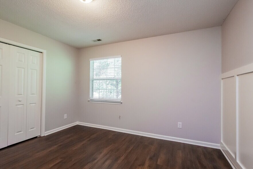 Building Photo - 3405 Mayhurst Dr