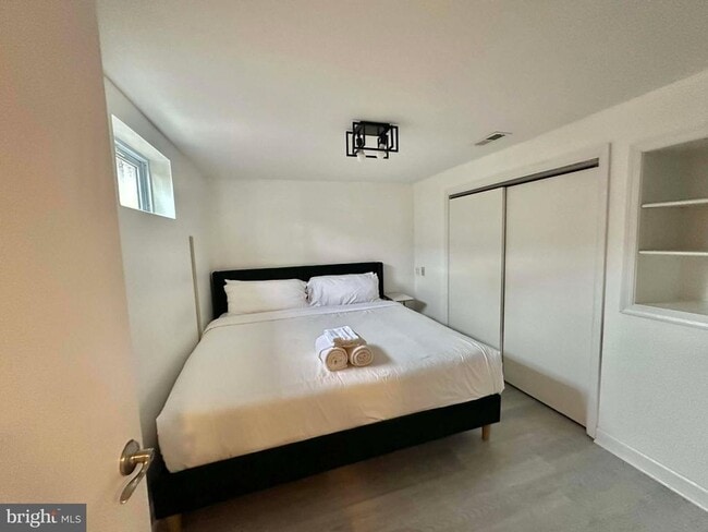 Building Photo - 5400 Williamsburg Blvd