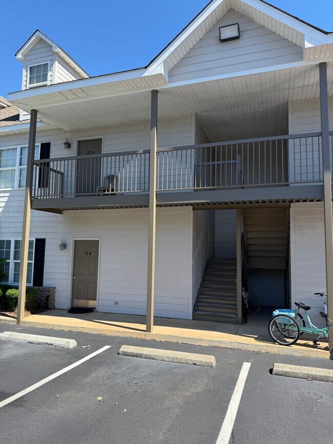 Building Photo - Available for Short Term or Long Term Lease!