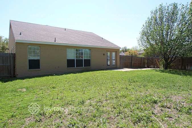 Building Photo - 501 Kalmia Dr