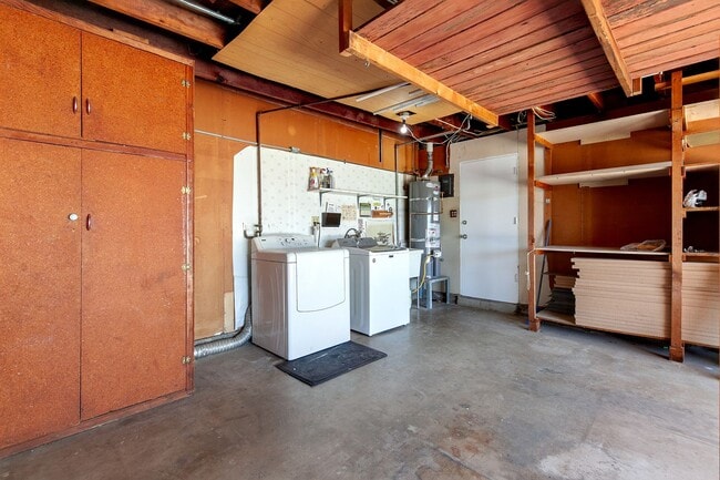 Building Photo - 4 Bedroom Home in Bay Park with Office and...